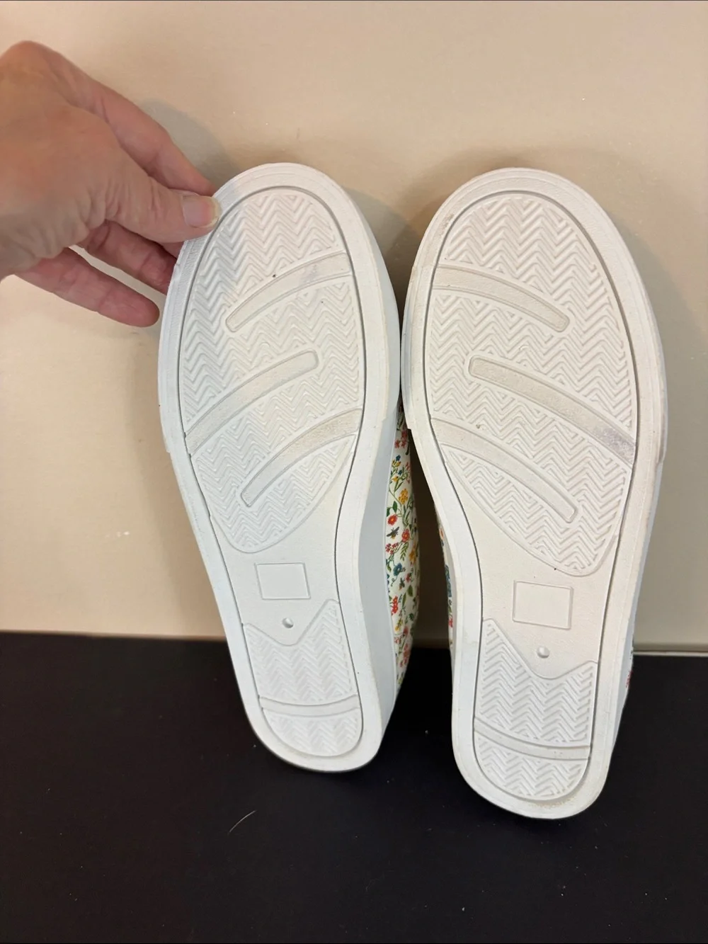 Sincerely Jules Floral Slip on Canvas Sneakers Size 9